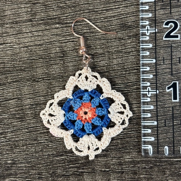 NWOT Elegant Crochet Blue and Cream Earrings - Picture 4 of 9
